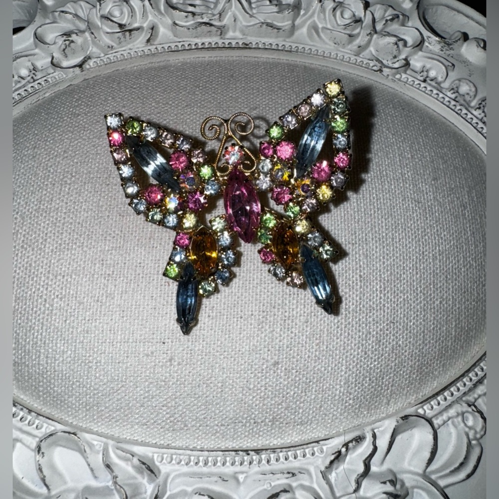 Juliana? Butterfly Rhinestone Brooch🦋